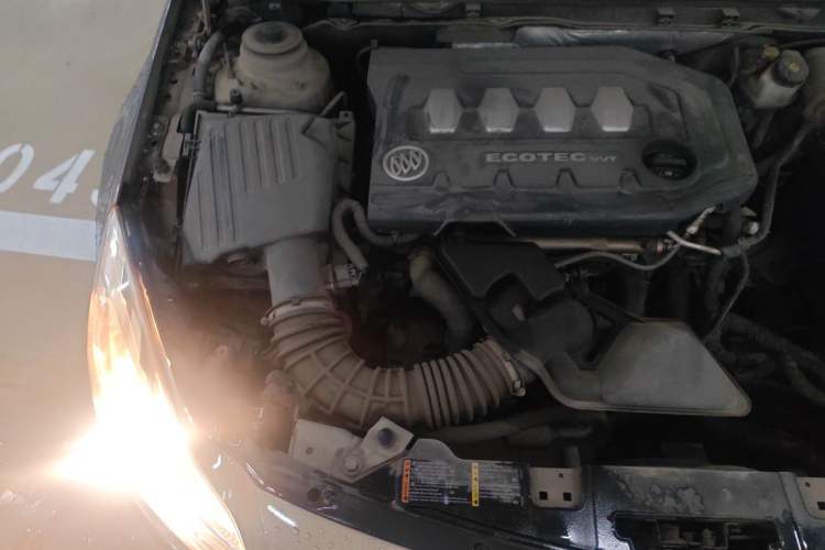Used Buick Regal 2012 2.0L Comfort Edition Engine Bay Right