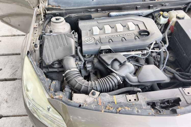 Used Buick Regal 2012 2.0L Comfort Edition Engine Bay Right