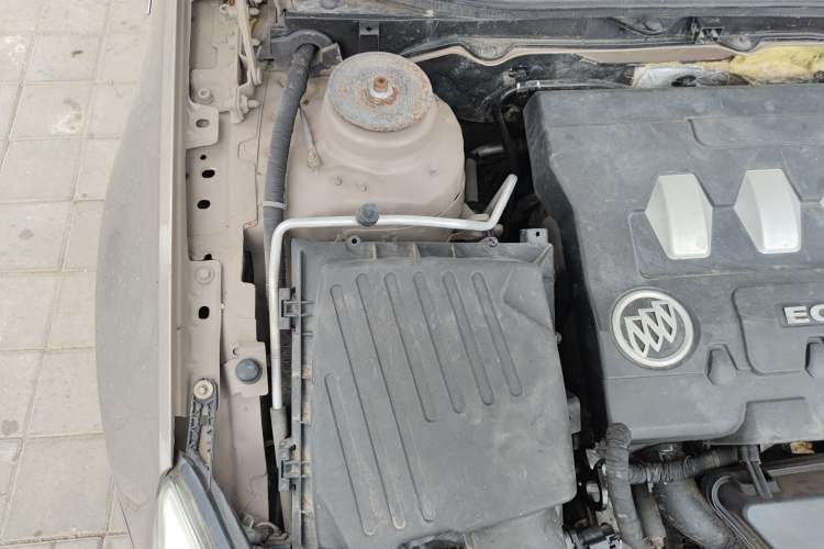 Used Buick Regal 2012 2.0L Comfort Edition Engine Bay Right