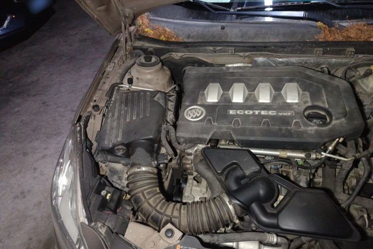 Used Buick Regal 2012 2.0L Comfort Edition Engine Bay Right