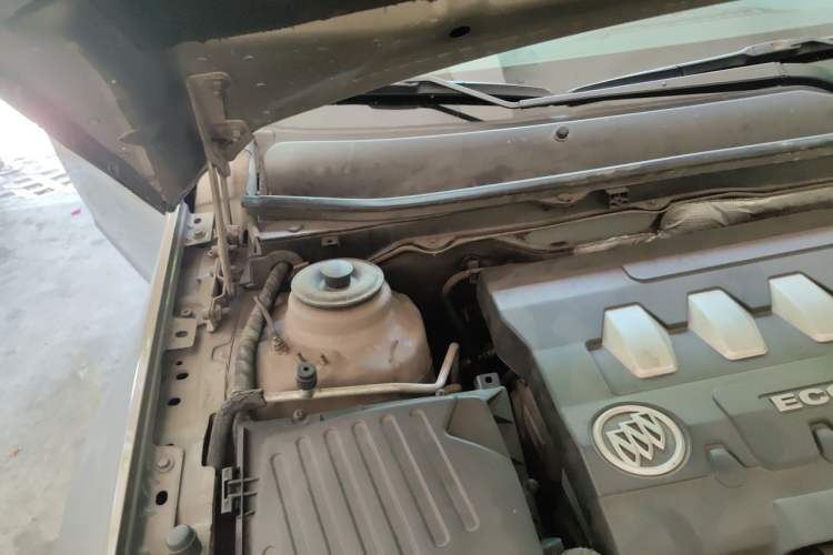 Used Buick Regal 2012 2.0L Luxury Edition Engine Bay Right