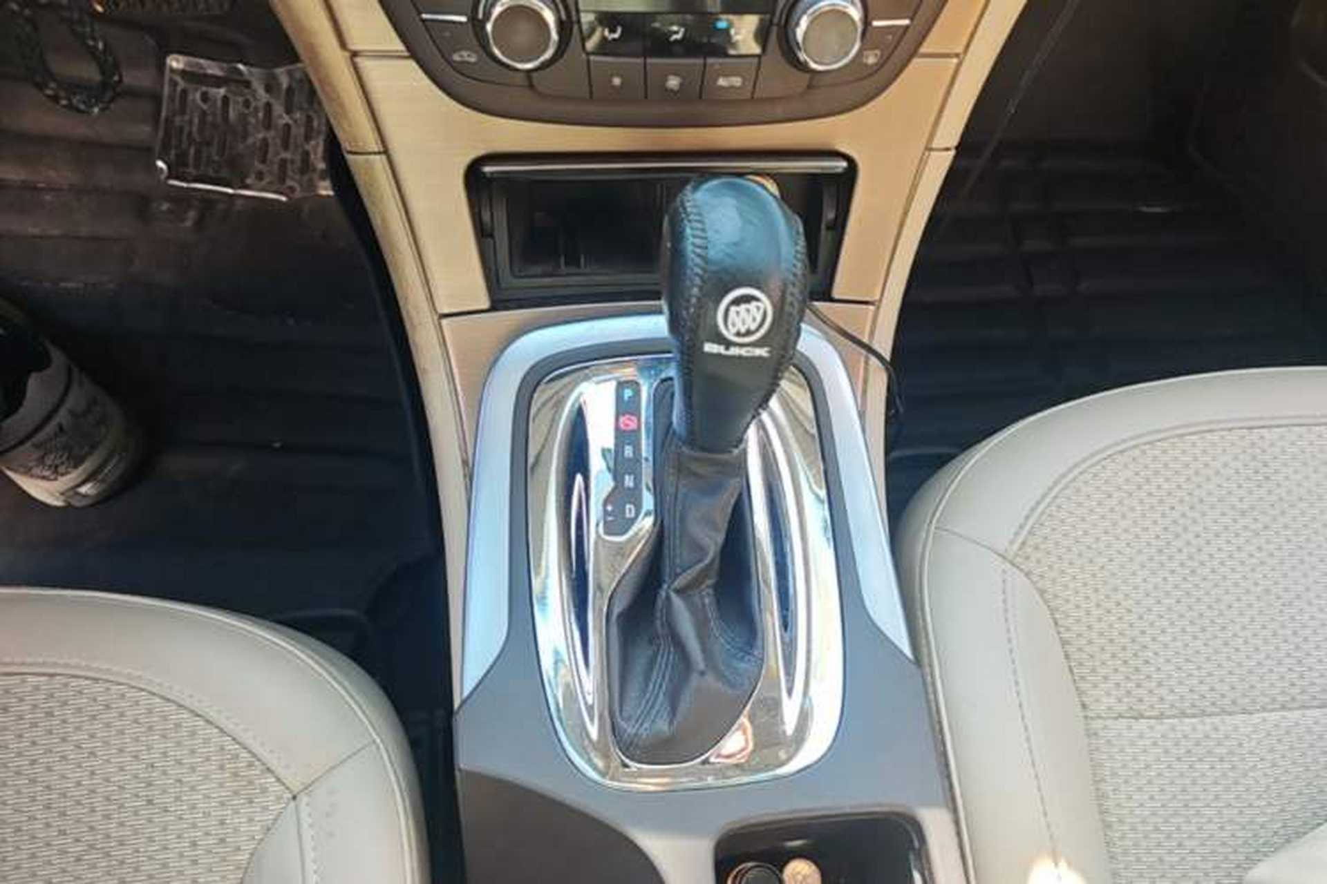 Used Buick Regal 2012 2.0L Comfort Edition Gear Lever