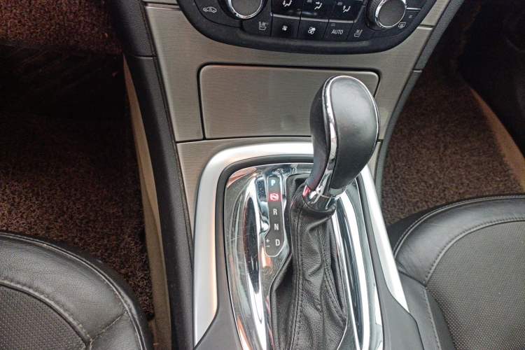 Used Buick Regal 2012 2.4L SIDI Flagship Edition Gear Lever