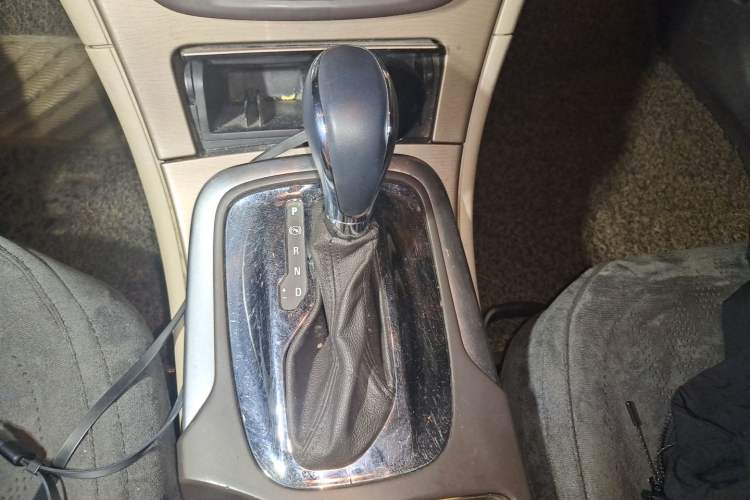 Used Buick Regal 2012 2.0L Comfort Edition Gear Lever