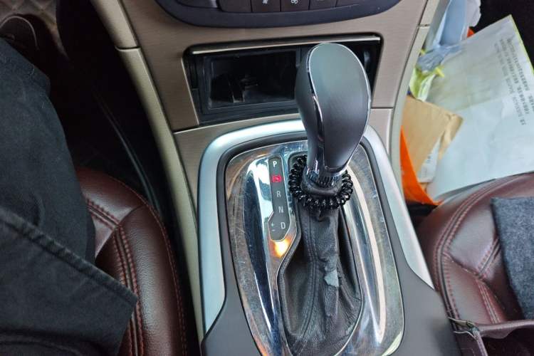 Used Buick Regal 2012 2.0L Comfort Edition Gear Lever
