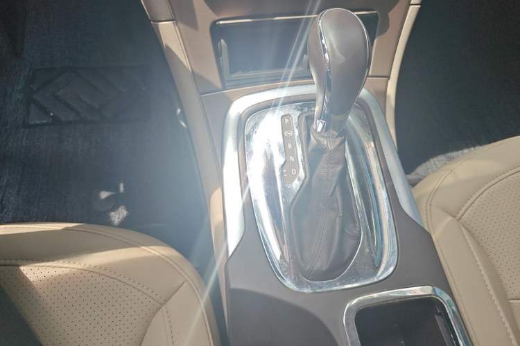Used Buick Regal 2012 2.0L Comfort Edition Gear Lever