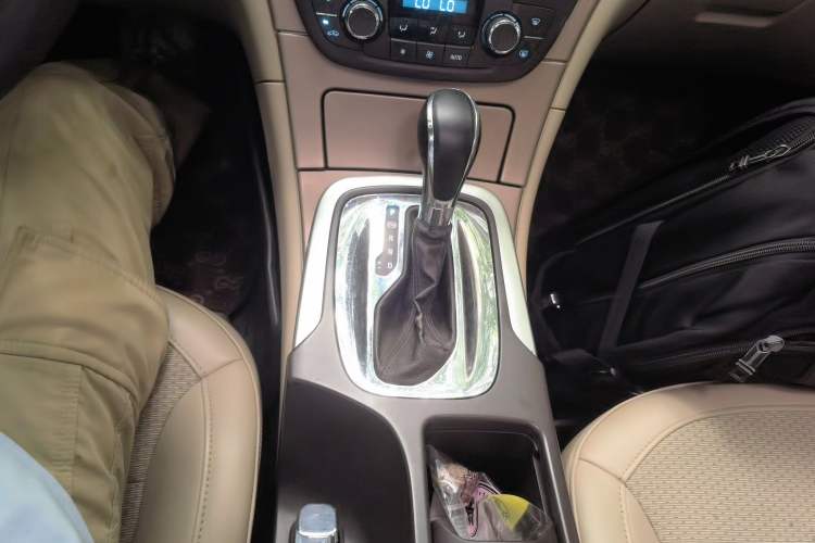 Used Buick Regal 2012 2.0L Comfort Edition Gear Lever
