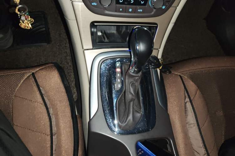Used Buick Regal 2012 2.0L Comfort Edition Gear Lever