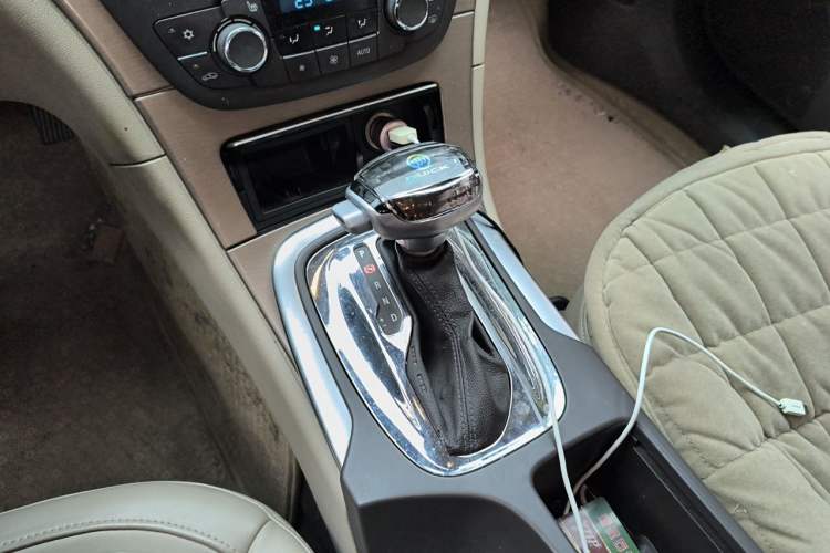 Used Buick Regal 2012 2.0L Luxury Edition Gear Lever