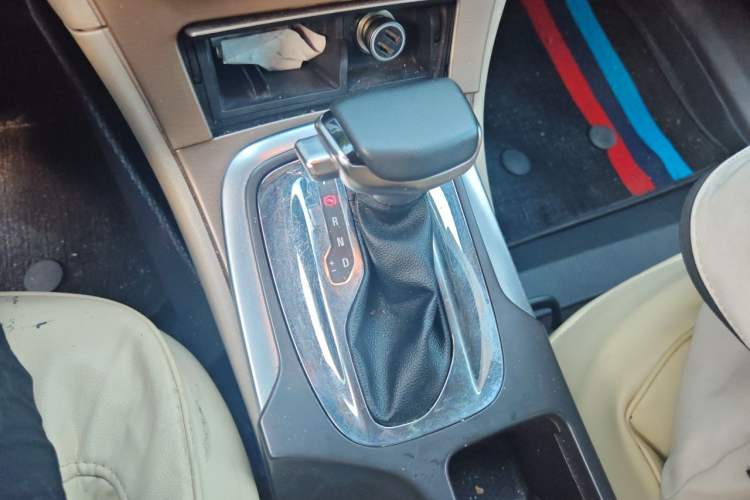 Used Buick Regal 2012 2.0L Luxury Edition Gear Lever