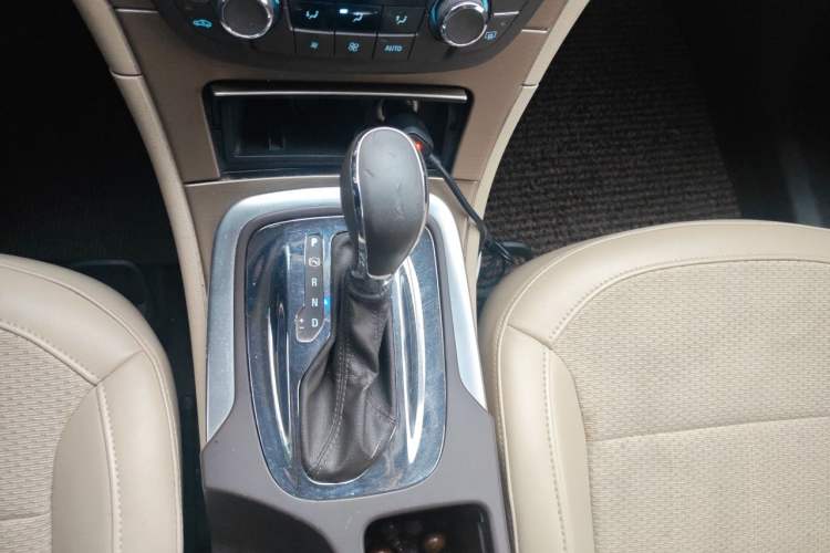 Used Buick Regal 2012 2.0L Comfort Edition Gear Lever