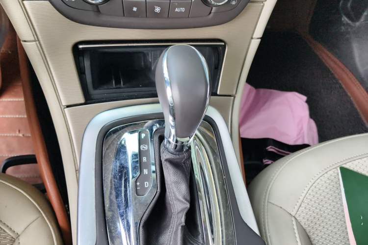 Used Buick Regal 2012 2.0L Comfort Edition Gear Lever