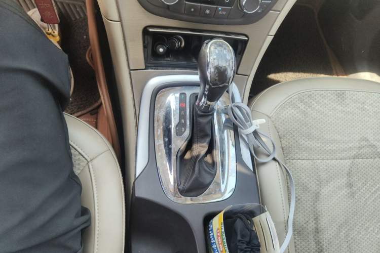 Used Buick Regal 2012 2.0L Comfort Edition Gear Lever