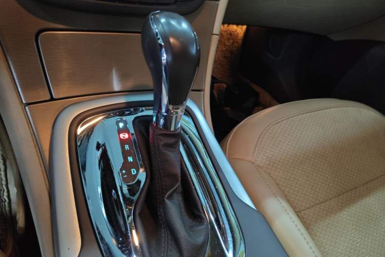 Used Buick Regal 2012 2.0L Comfort Edition Gear Lever