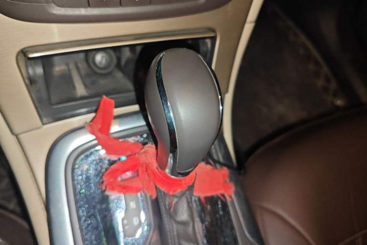 Used Buick Regal 2012 2.0L Luxury Edition Gear Lever