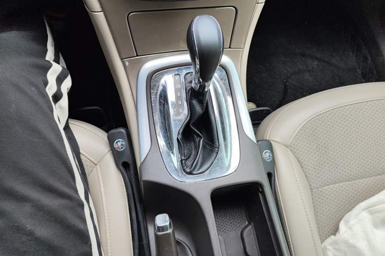 Used Buick Regal 2012 2.0L Comfort Edition Gear Lever
