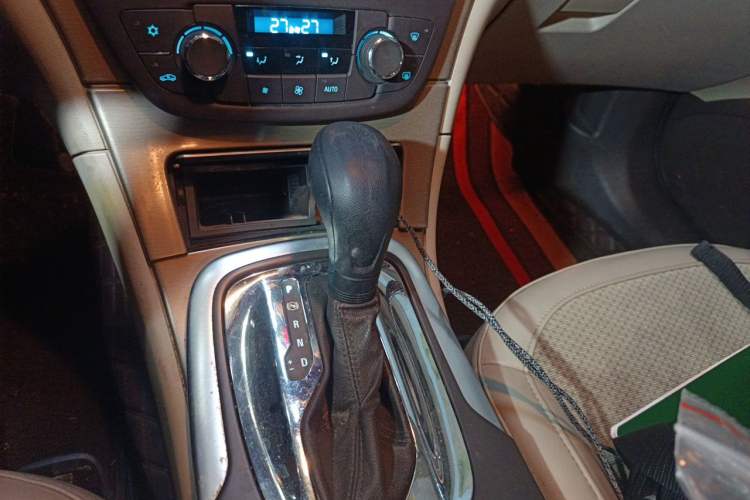 Used Buick Regal 2012 2.0L Comfort Edition Gear Lever