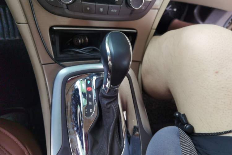 Used Buick Regal 2012 2.0L Comfort Edition Gear Lever