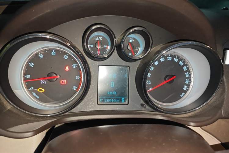 Used Buick Regal 2012 2.0L Luxury Edition Instrument Cluster