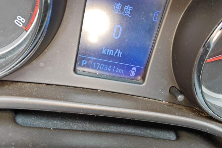 Used Buick Regal 2012 2.0L Comfort Edition Odometer Close Up