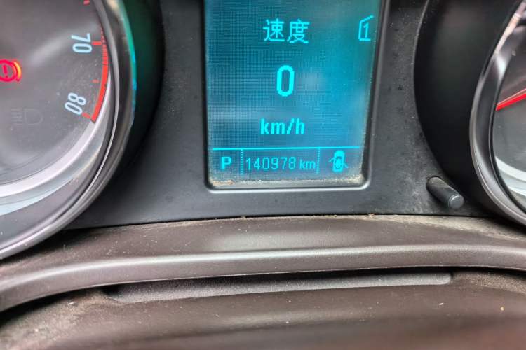 Used Buick Regal 2012 2.0L Comfort Edition Odometer Close Up