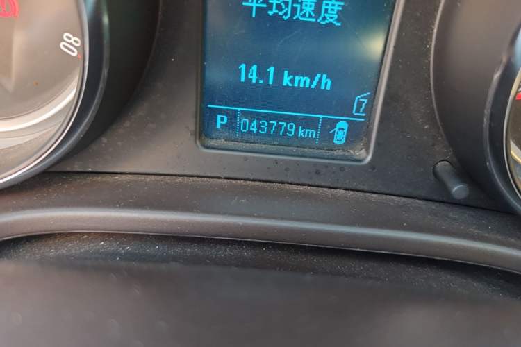 Used Buick Regal 2012 2.0L Comfort Edition Odometer Close Up