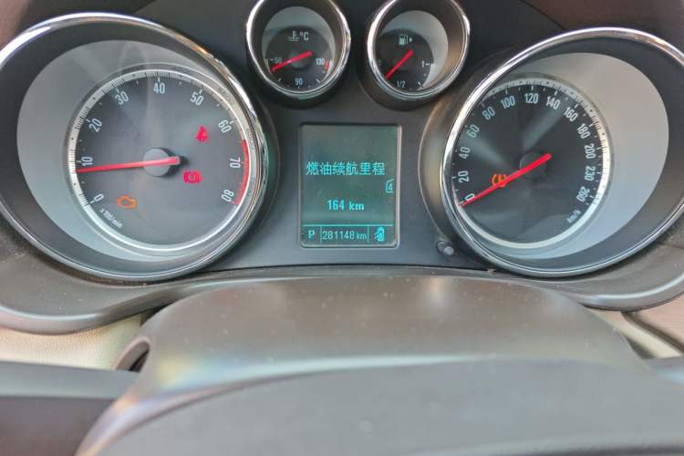 Used Buick Regal 2012 2.0L Comfort Edition Odometer Close Up