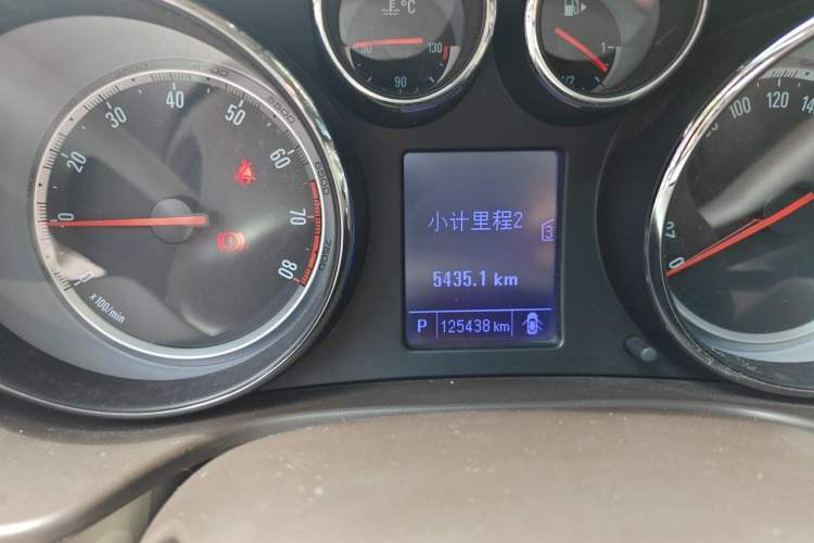 Used Buick Regal 2012 2.0L Comfort Edition Odometer Close Up