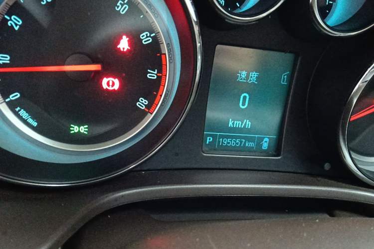 Used Buick Regal 2012 2.0L Luxury Edition Odometer Close Up