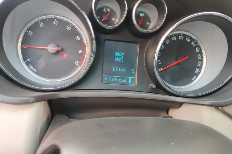 Used Buick Regal 2012 2.0L Luxury Edition Odometer Close Up