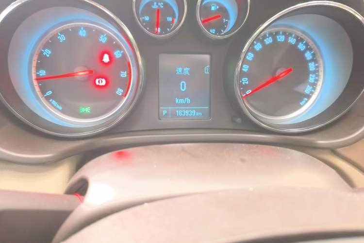 Used Buick Regal 2012 2.0L Comfort Edition Odometer Close Up