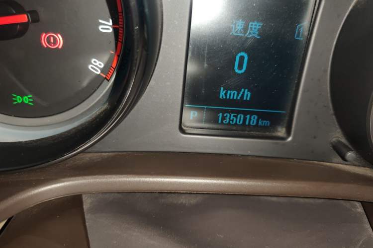 Used Buick Regal 2012 2.0L Comfort Edition Odometer Close Up