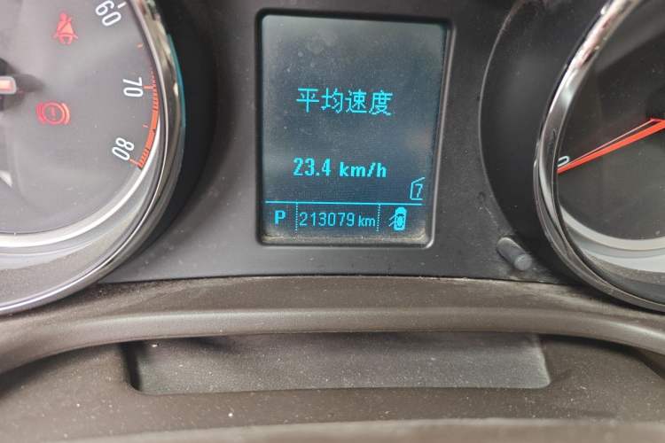 Used Buick Regal 2012 2.0L Comfort Edition Odometer Close Up