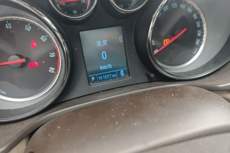 Used Buick Regal 2012 2.0L Comfort Edition Odometer Close Up