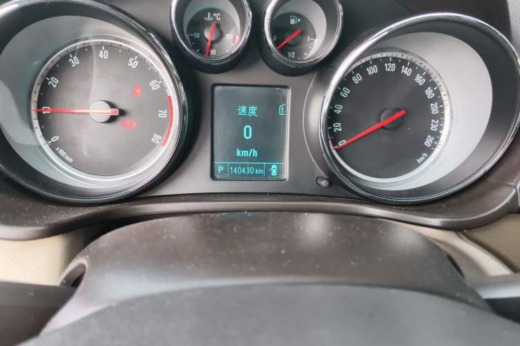 Used Buick Regal 2012 2.0L Comfort Edition Odometer Close Up