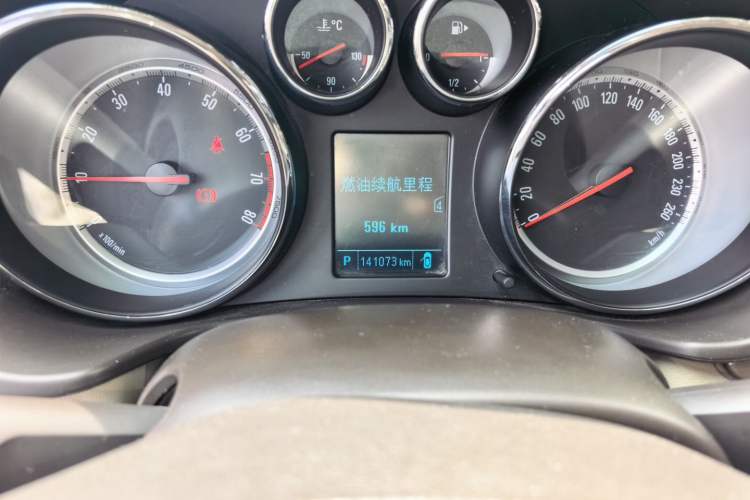 Used Buick Regal 2012 2.0L Luxury Edition Odometer Close Up