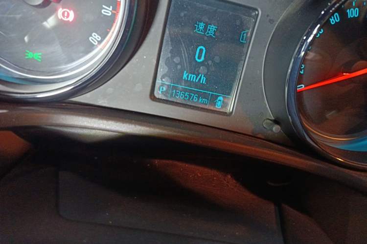 Used Buick Regal 2012 2.0L Comfort Edition Odometer Close Up