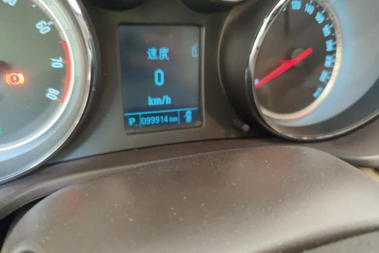 Used Buick Regal 2012 2.0L Luxury Edition Odometer Close Up