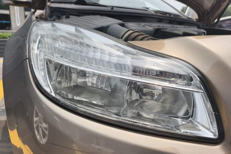 Used Buick Regal 2012 2.0L Luxury Edition Right Front Headlight