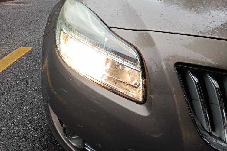 Used Buick Regal 2012 2.0L Luxury Edition Right Front Headlight