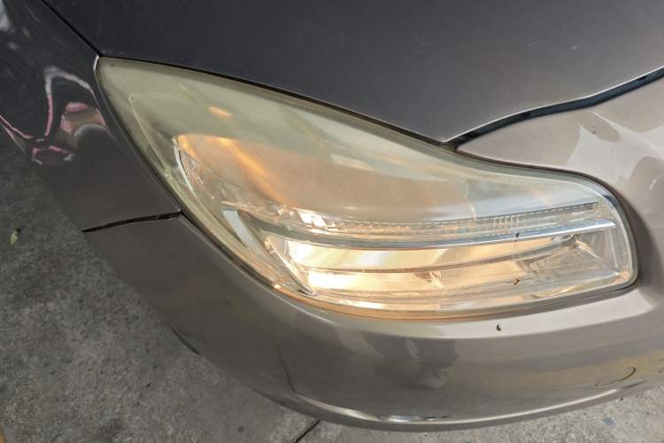 Used Buick Regal 2012 2.0L Luxury Edition Right Front Headlight