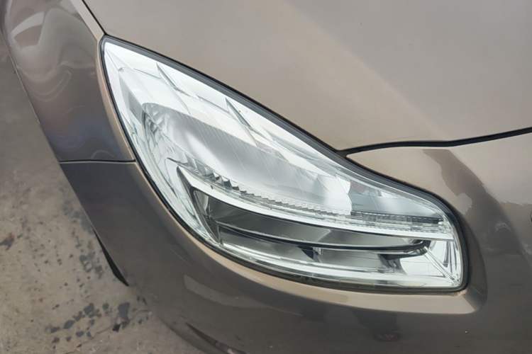 Used Buick Regal 2012 2.0L Luxury Edition Right Front Headlight