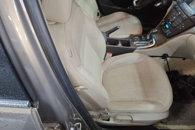 Used Buick Regal 2012 2.0L Comfort Edition Right Front Seat