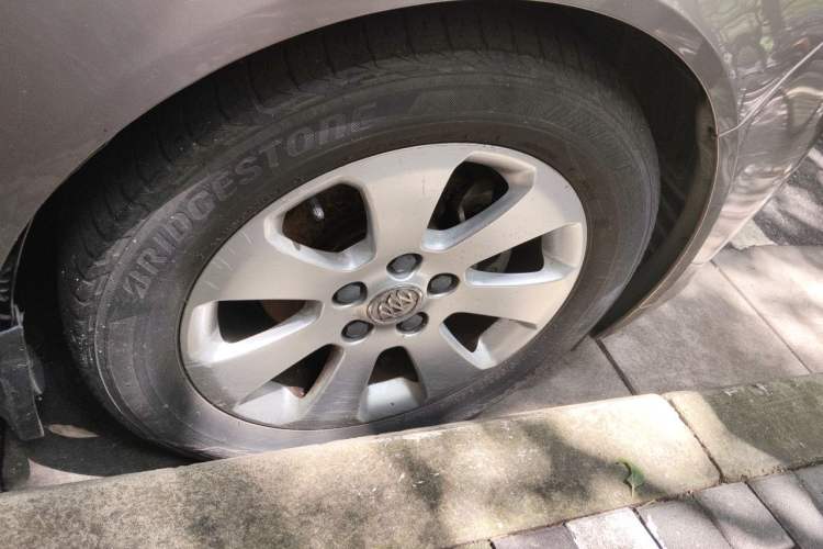Used Buick Regal 2012 2.0L Comfort Edition Right Front Wheel Hub