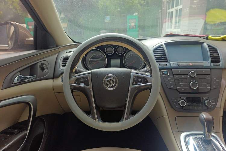 Used Buick Regal 2012 2.0L Luxury Edition Steering Wheel
