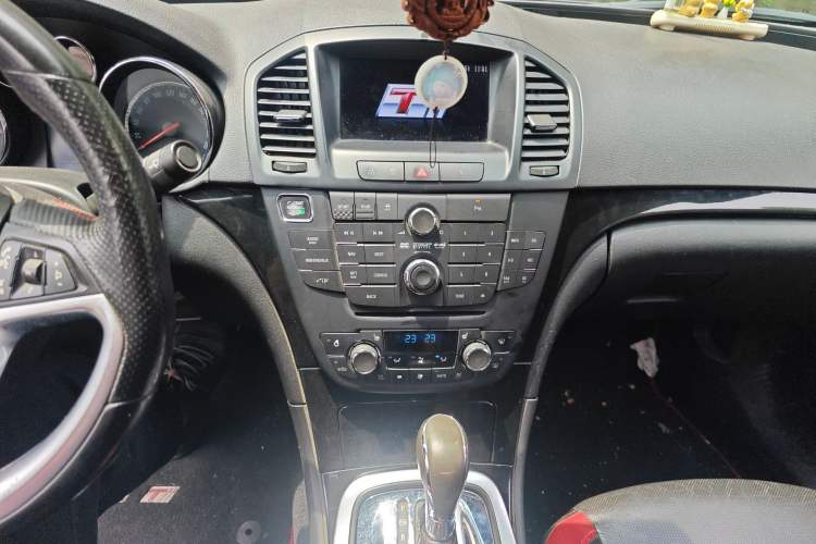 Used Buick Regal 2013 GS 2.0T Sport Edition Audio And AC Panel