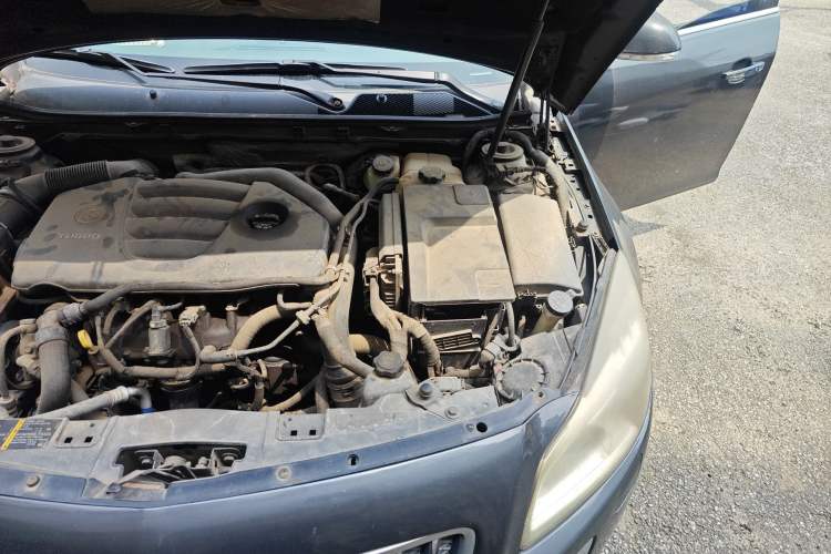 Used Buick Regal 2013 GS 2.0T Sport Edition Engine Bay Left