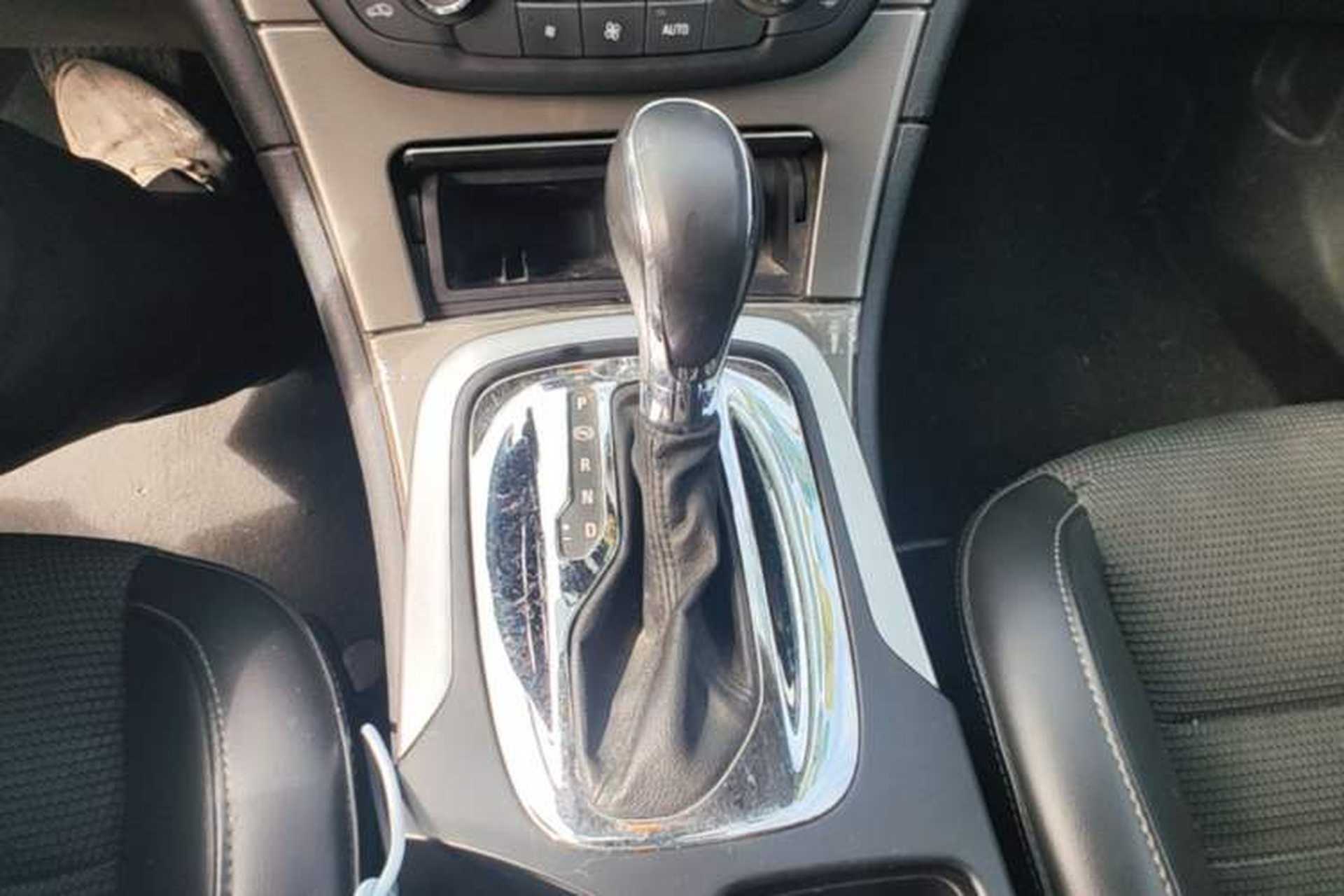 Used Buick Regal 2013 1.6T Automatic Elite Sport Edition Gear Lever