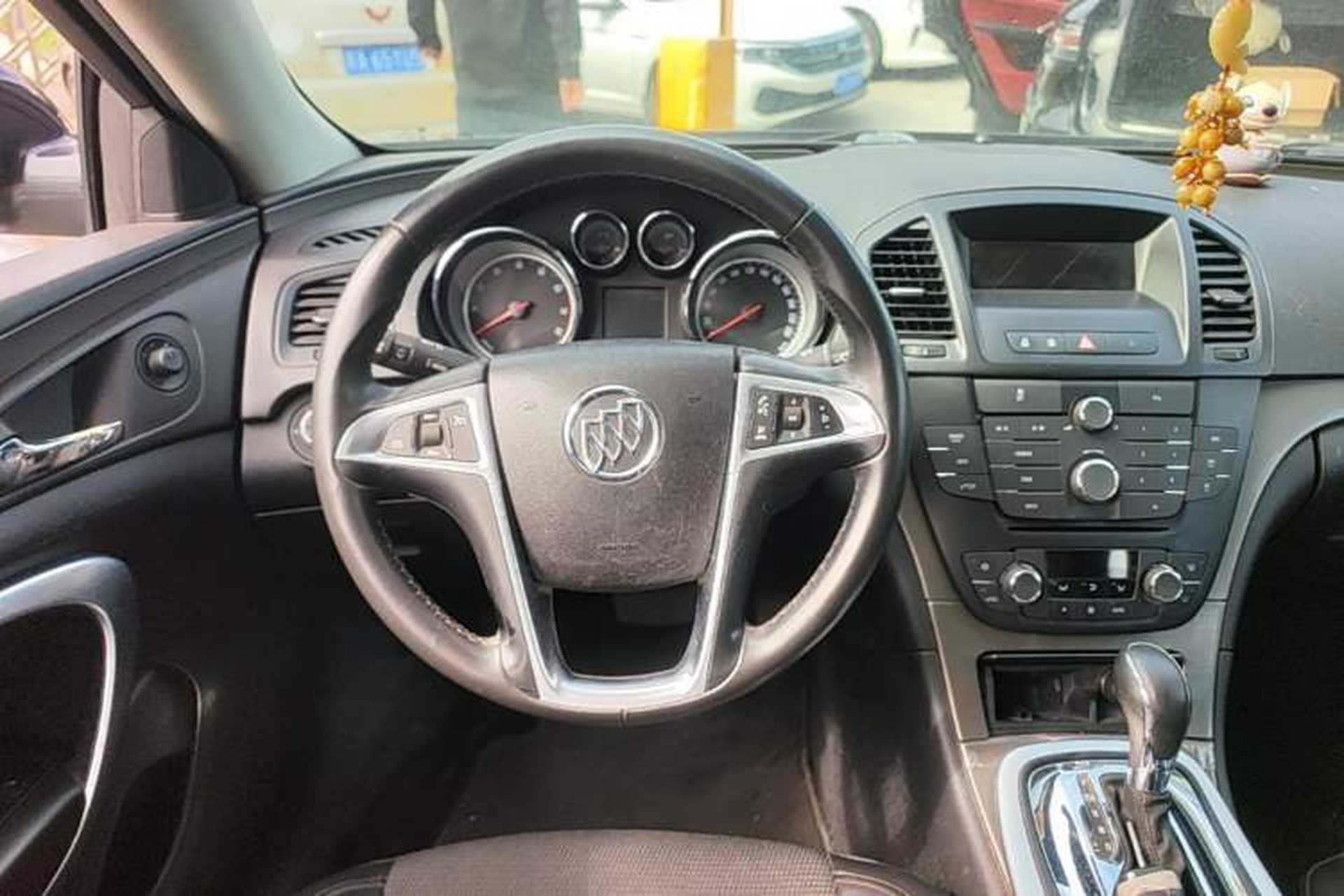 Used Buick Regal 2013 1.6T Automatic Elite Sport Edition Steering Wheel