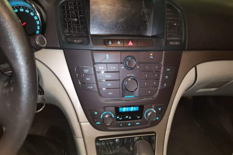 Used Buick Regal 2013 GS 2.0T Grand Sport Edition Audio And AC Panel